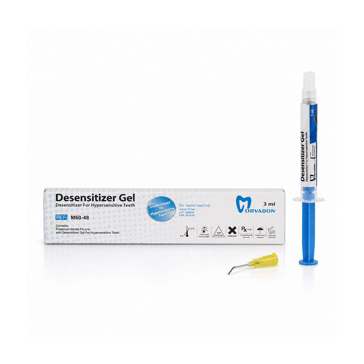 سرنگ 3 میلیلیتری ژل ضد حساسیت مروابن Morvabon Desensitizer Gel به همراه تیپ تزریق، مناسب کاهش حساسیت عاجی دندان با زمینه سفید.
